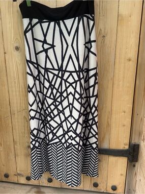 Laura Petites Skirt Black & Beige Geometric Stretchy Skirt Size Small